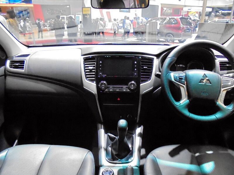 File:2019 Mitsubishi Triton Exceed 4x4 2.4 KL1TJ interior (20190722).jpg