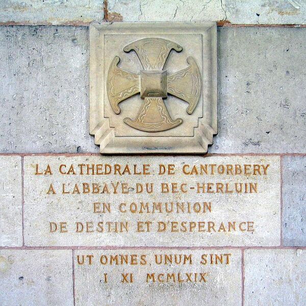 File:Abbaye du Bec-Hellouin - croix anglicane.jpg