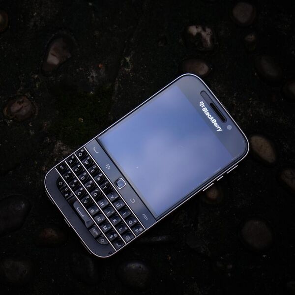 File:Blackberry Q20 smartphone.jpg