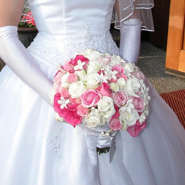 File:Bridal bouquet white pink rose stephanotis.jpg