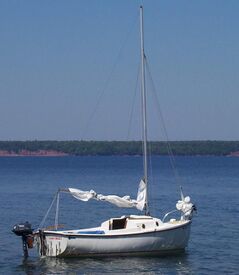 Com-pac 16 Sailboat on Lake Superior.JPG