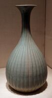 Dinastia goryeo, bottiglia con decoro a canne di bambù, ceramica celadon, xiii secolo.jpg
