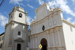 Frontis Santuario Diocesano de Nuestra Señora de La Merced. León, Nicaragua..jpg