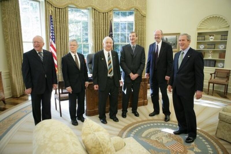 File:George W. Bush meets with the 2005 Nobel Prize recipients.jpg