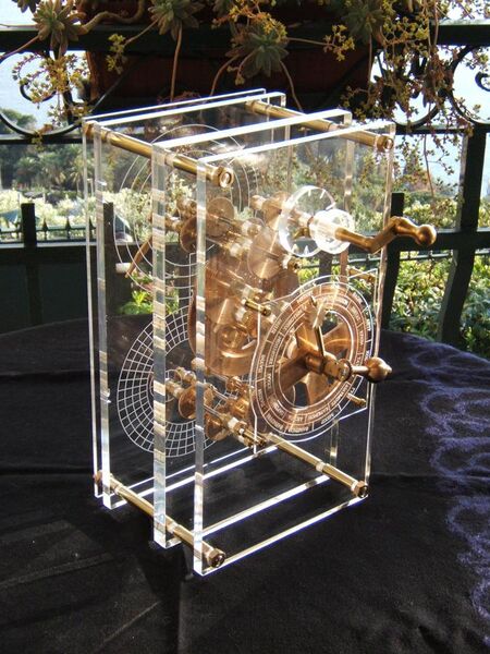 File:Antikythera model front panel Mogi Vicentini 2007.JPG