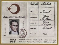 Atatürk'ün 993 814 seri numaralı nüfus cüzdanı.jpg
