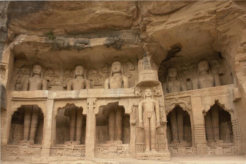 File:Jain statues, Gwalior.jpg