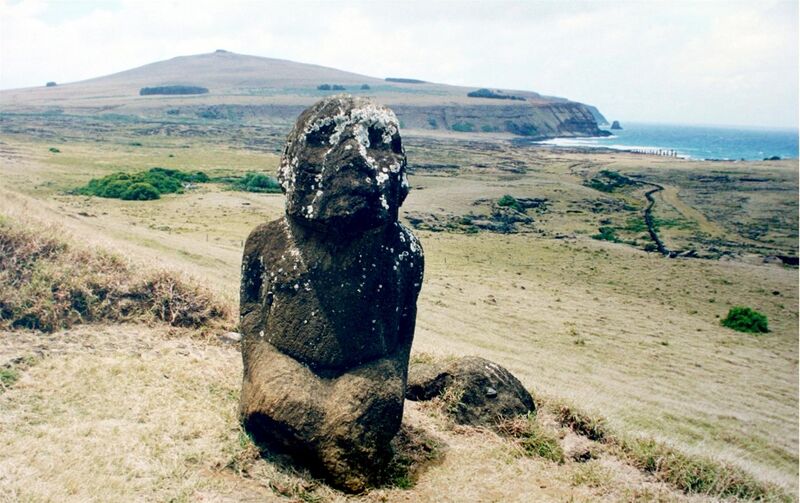 File:Kneeled moai Easter Island.jpg