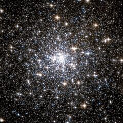 NGC 6752 Hubble WikiSky.jpg