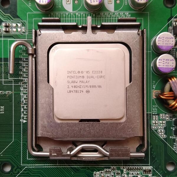 File:Pentium Dual-Core E2220 2.40GHz.jpg
