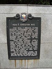 Rizal's execution site historical marker at Rizal Park, Manila.jpg
