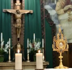 Transubstantiation Eucharistic Adoration at St Thomas Aquinas Cathedral in Reno NV USA.jpg