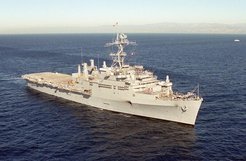 File:USS Cleveland (LPD-7) underway off the coast of Port Hueneme, California (USA), on 3 February 2000 (000203-N-1523C-002).jpg