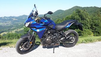 2017-06-19 Yamaha 700 Tracer, Baujahr 2017, blau (01).jpg