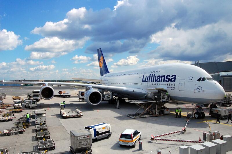 File:Airbus A380-800 of Lufthansa in Frankfurt Germany - Aircraft ground handling at FRA EDDF.jpg
