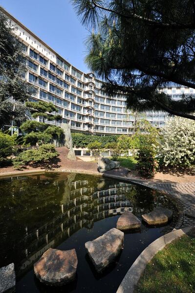 File:April 2010, UNESCO Headquarters in Paris - The Garden of Peace (or Japanese Garden) in Spring.jpg