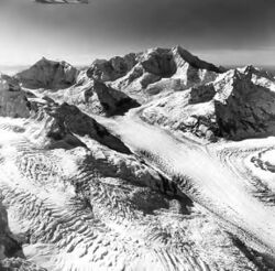 Johns Hopkins, Mount Bertha and Mount Crillon, tidewater glacier and icefall, September 12, 1973 (GLACIERS 5509).jpg