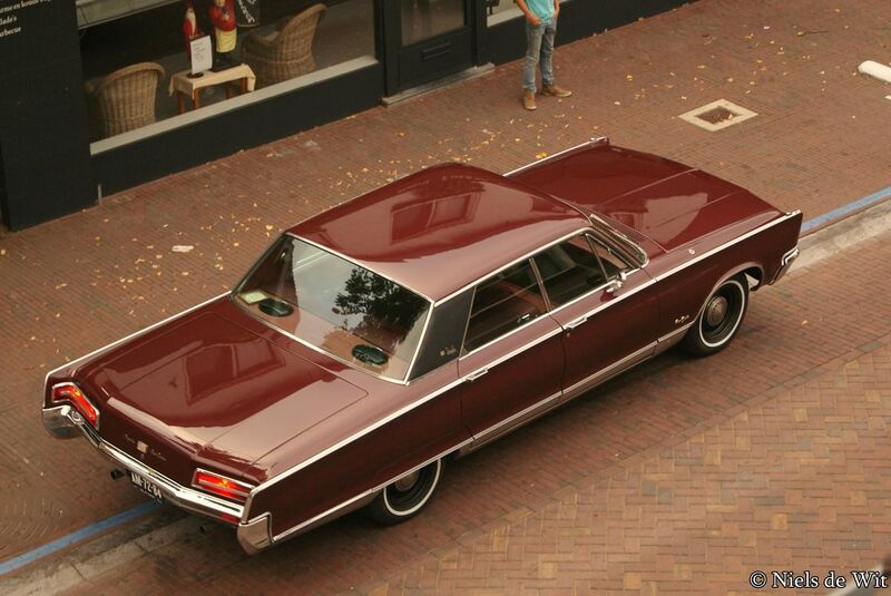 File:1966 Chrysler New Yorker (9654850563).jpg