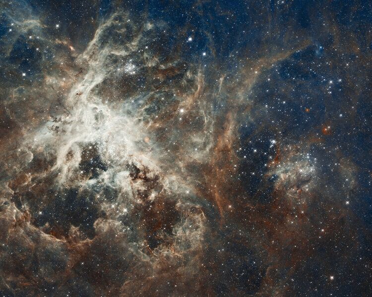 File:30 Doradus, Tarantula Nebula.jpg