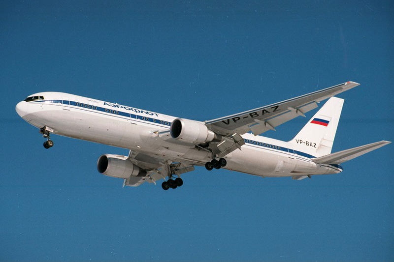 File:Aeroflot Boeing 767-300ER VP-BAZ SVO 2001-4-1.png