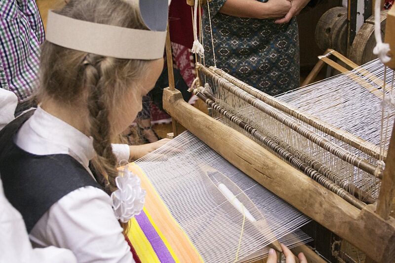 File:Belarus weaving.jpg