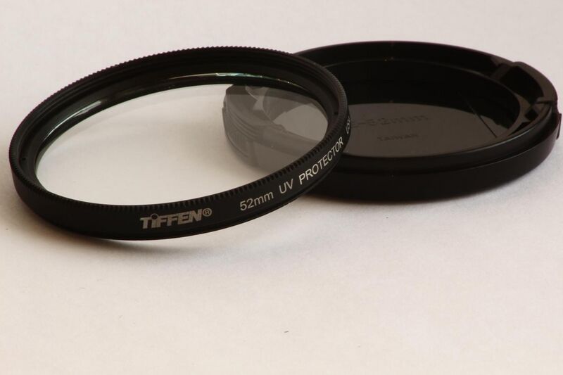 File:Tiffen 52mm UV filter with lens cap.JPG