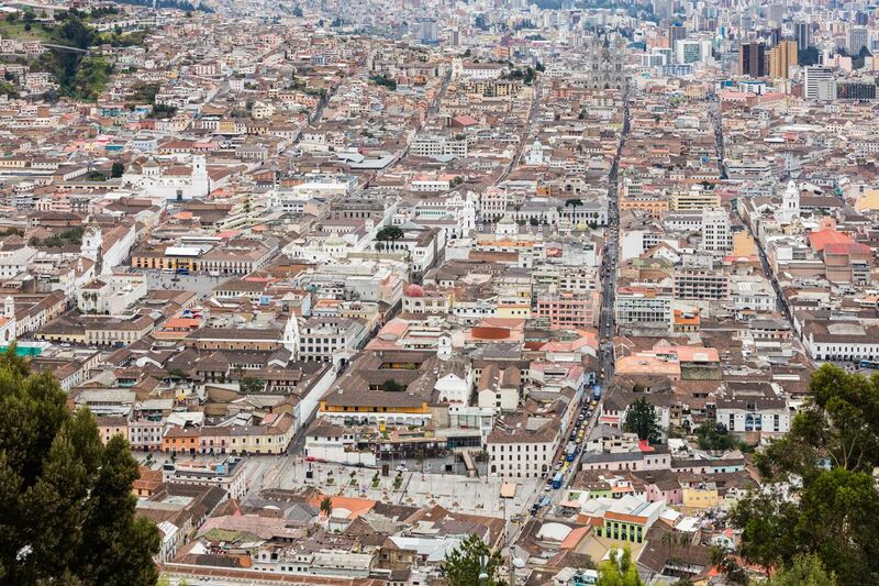 File:Vista de Quito desde El Panecillo, Ecuador, 2015-07-22, DD 39.JPG
