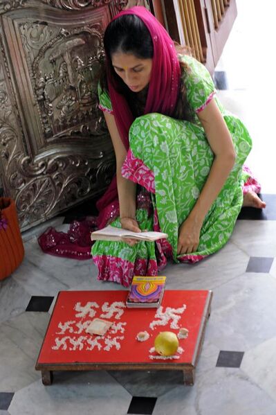 File:A Jain ritual offerings and puja recital at a temple, worship in Jainism.jpg