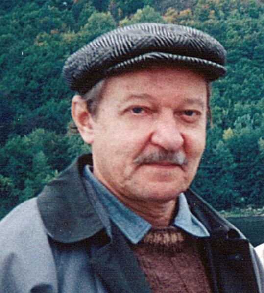 File:Boris Arbuzov Volga near Samara September 1997 crop ad.jpg