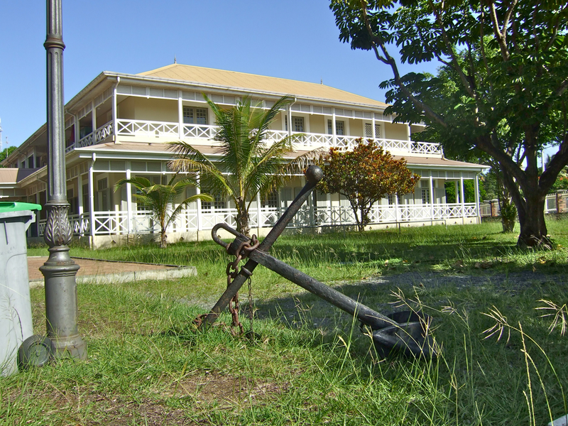 File:Exterior view of Bernheim Library, Nouméa.png