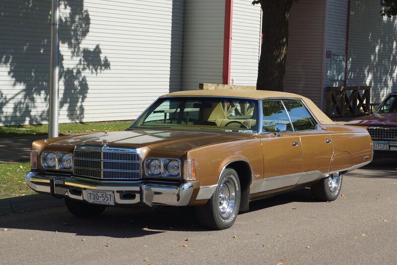 File:1975 Chrysler New Yorker Brougham (29781463780).jpg