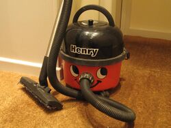 Numatic Henry vacuum cleaner (3308986870) (cropped).jpg