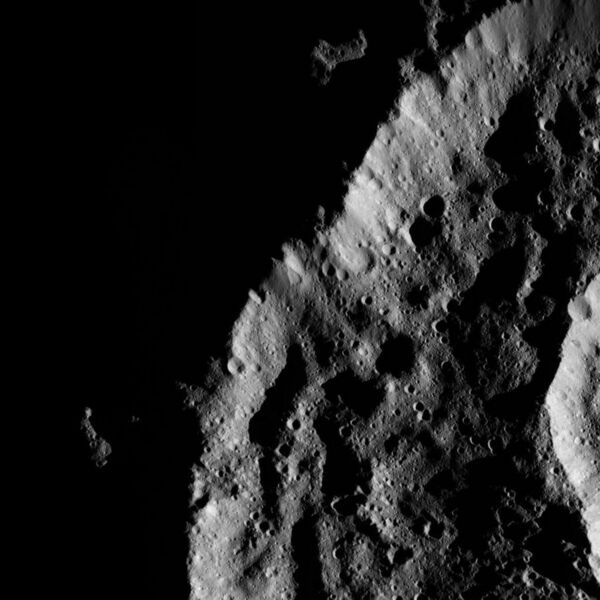 File:PIA20861-Ceres-DwarfPlanet-Dawn-4thMapOrbit-LAMO-image141-20160617.jpg