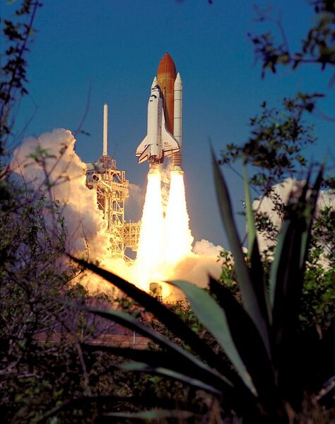 File:Space Shuttle Endeavour launches on STS-99.jpg