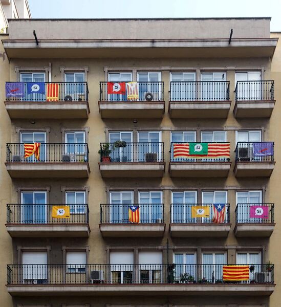 File:Variants of the Catalan flag.jpg