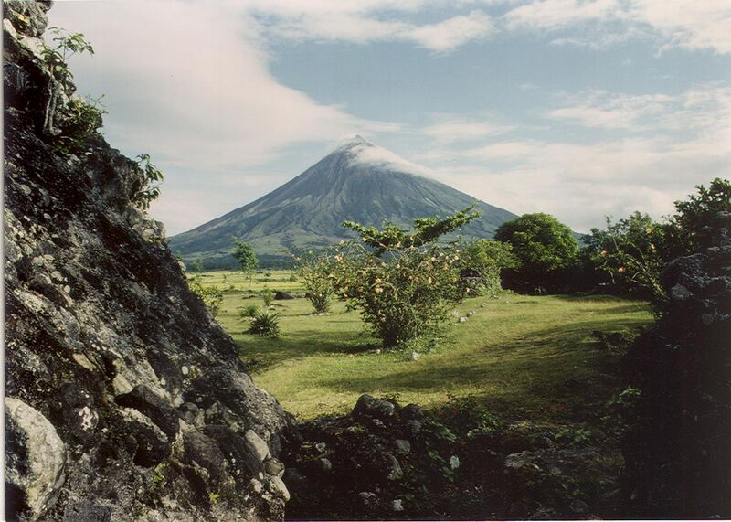 File:Mayon1984.jpg