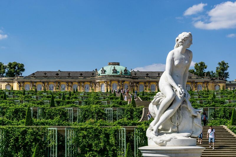 File:Sanssouci - Parkanlage -Große Fontäne - Statuen Römischer Götter - Venus - DSC4798.jpg