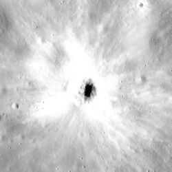 South Ray crater AS16-P-4618 ASU.jpg