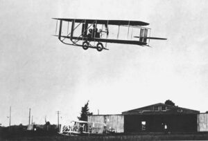 Wright Model E, quarter view inflight, Simms Station near Dayton, Ohio, 1913. (10479 A.S.).jpg
