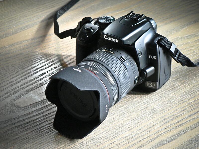 File:Canon EOS 400D shot with Panasonic FZ5.jpg