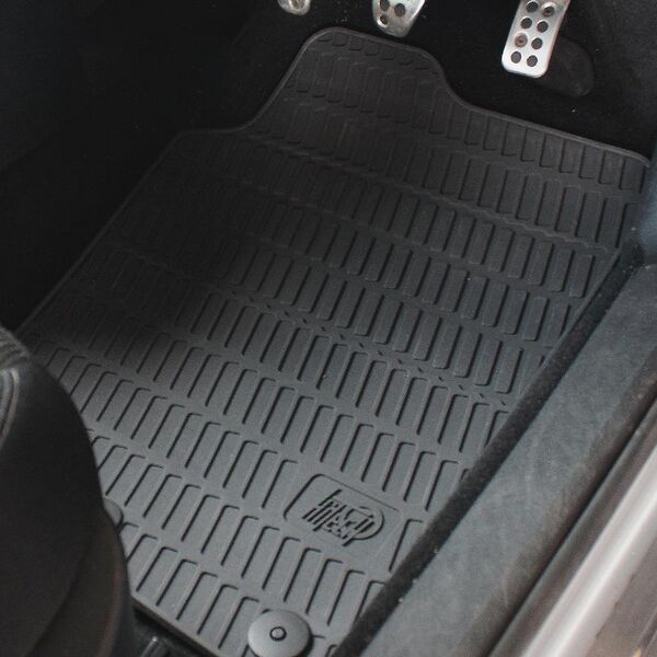 File:Fitted-rubber-car-mats-image.jpg