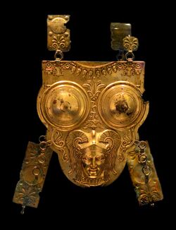Punic gilded bronze cuirass AvL.JPG