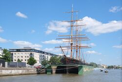 Sigyn docked in Turku.jpg