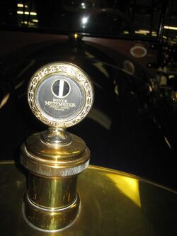 1913 Car-Nation Tourer RadiatorBoyce MotoMeter.jpg