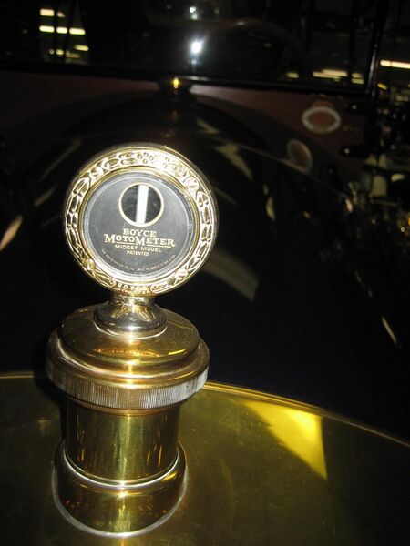 File:1913 Car-Nation Tourer RadiatorBoyce MotoMeter.jpg