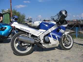 Fzr1000.JPG