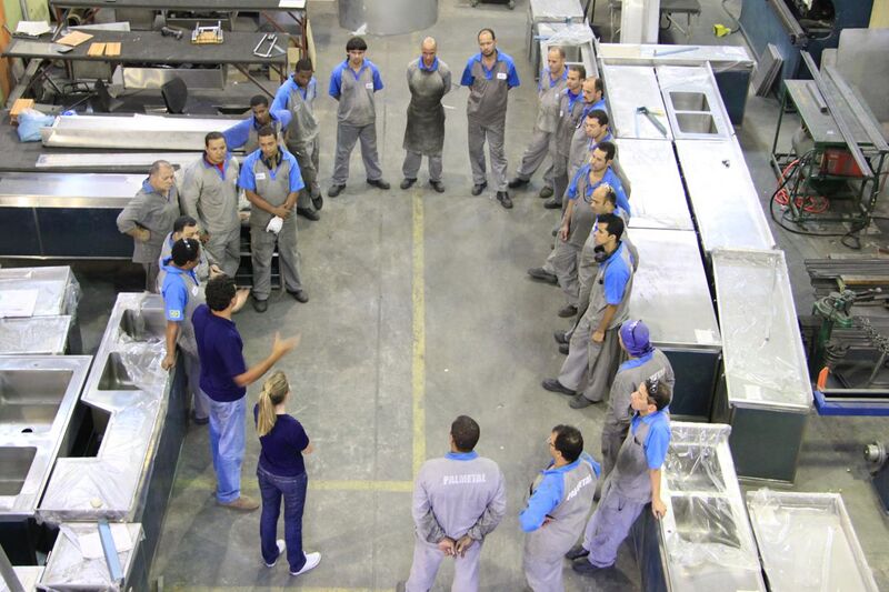File:Training meeting in an ecodesign stainless steel company in brazil.jpg