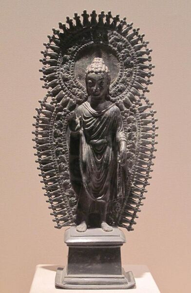 File:Buddha with radiate halo and mandorla.Gandhara.Met.jpg