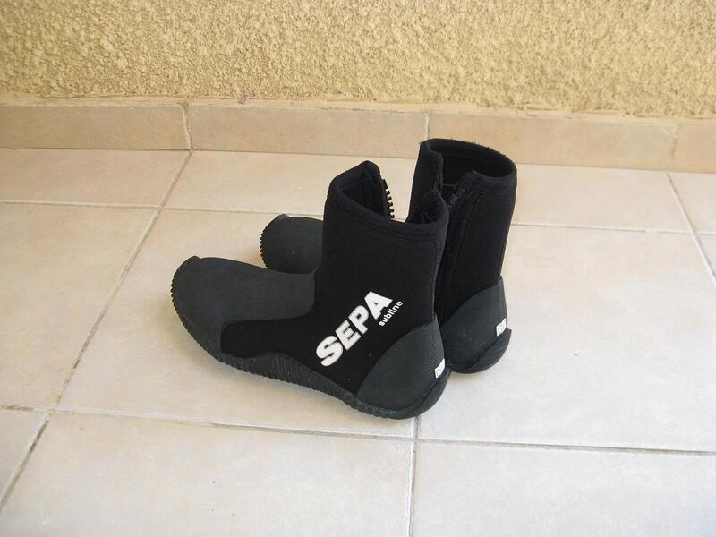 File:Diving boots.JPG