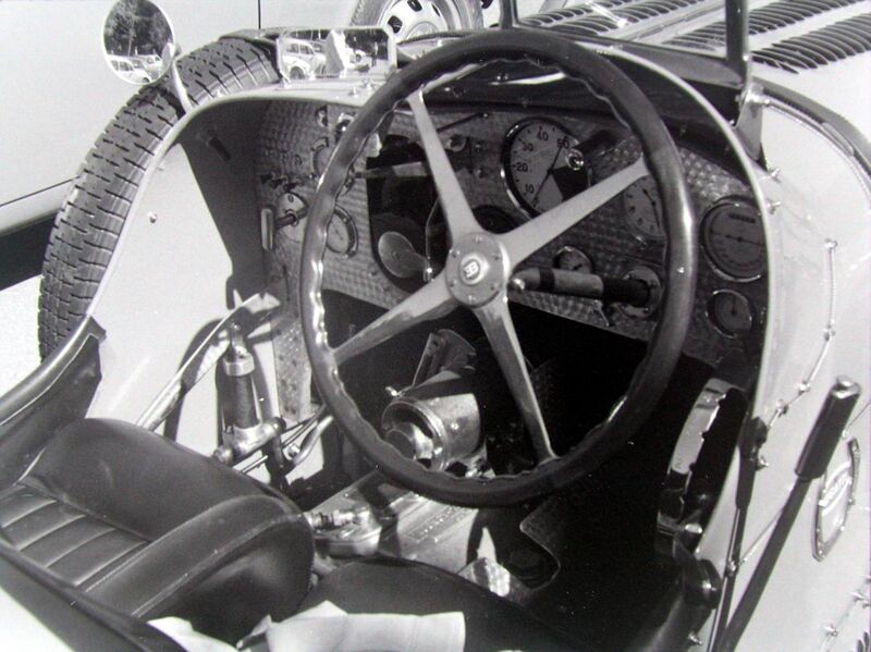 File:Bugatti 51 Cockpit.JPG